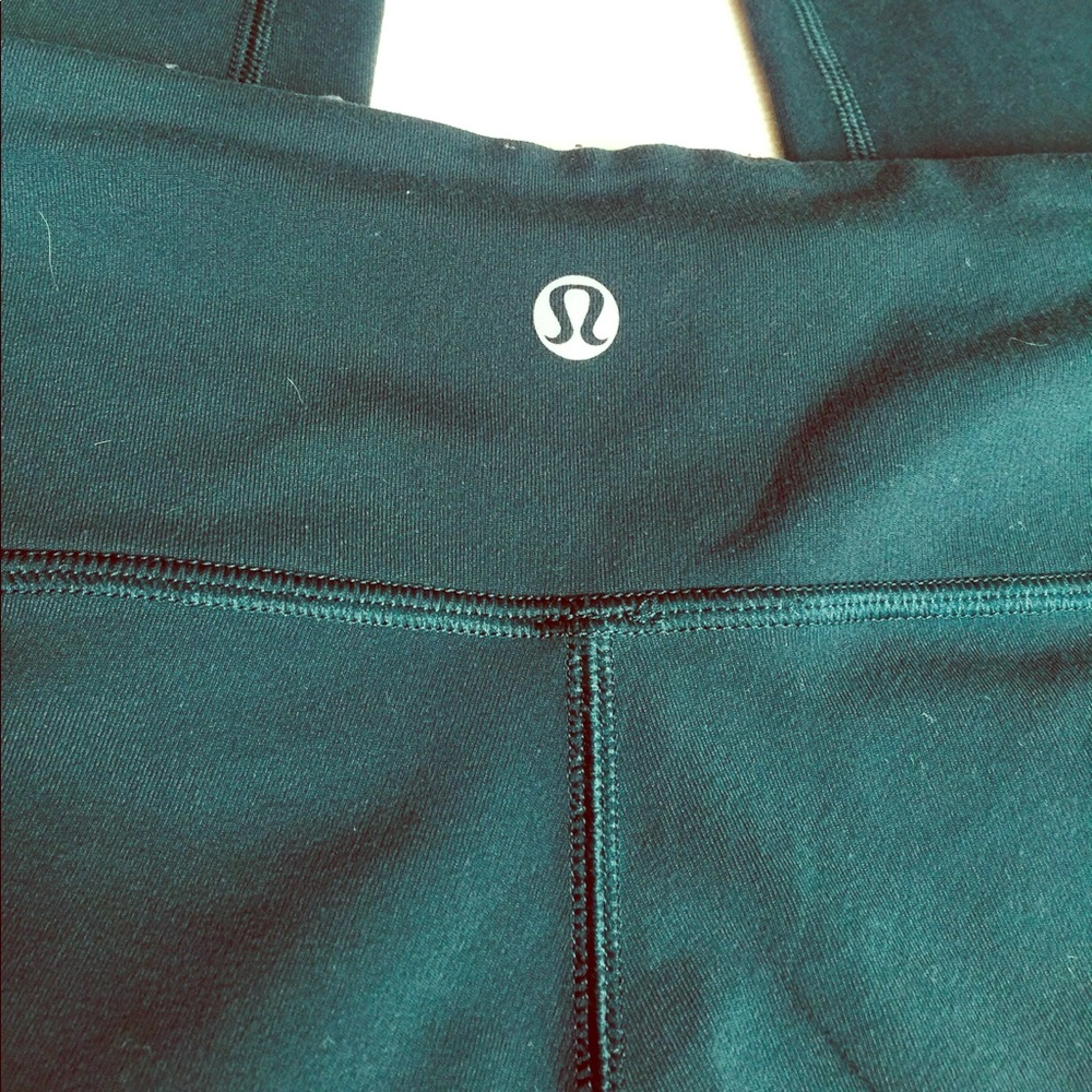 LULULEMON dark green capris size 6